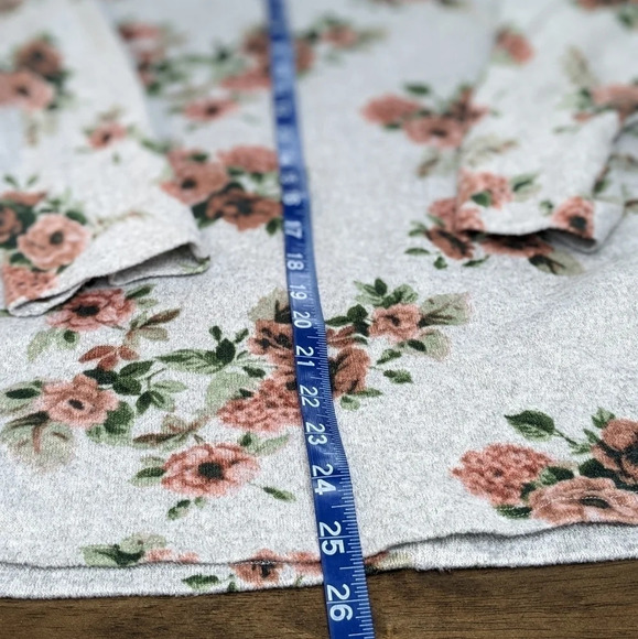 Floral longer sleeve crew neck T shirt with details XL - Picture 5 of 10